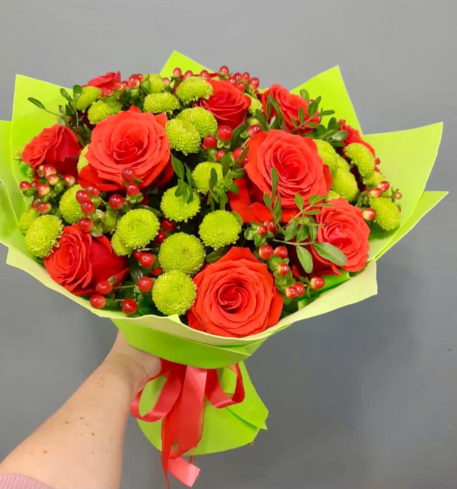 Букет цветов из: Хризантемы и Розы в Гончарку