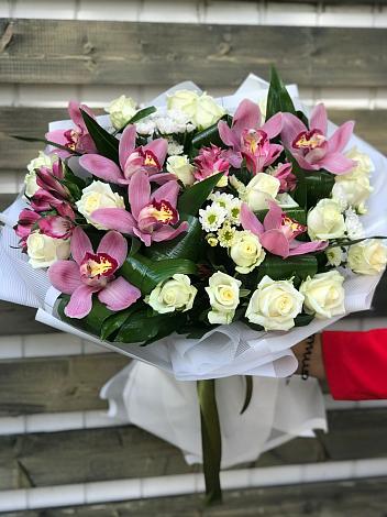 Букет цветов из: Розы и Хризантемы в Гончарку