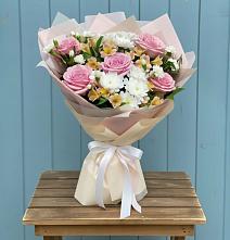 Букет цветов из:  Гвоздики, Орхидеи и Розы в Гончарку