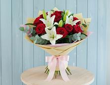 Букет цветов из:  Лилии и Розы в Гончарку