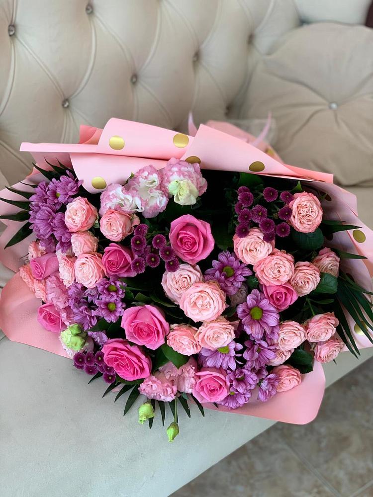 Букет цветов из: Хризантемы, Розы и Лизиантусы в Гончарку