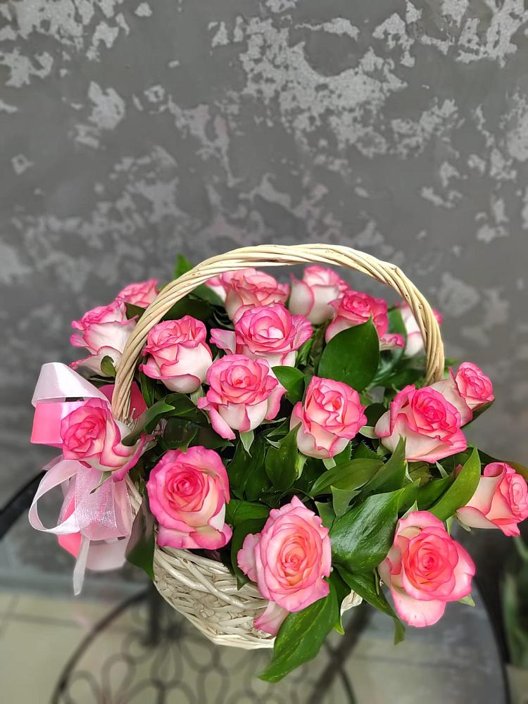 Цветочная композиция из Розы в корзине в Гончарку