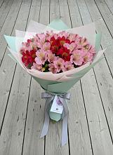 Букет цветов из:  Альстромерии в Гончарку
