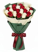 Букет Микс из красных и белых роз в Гончарку