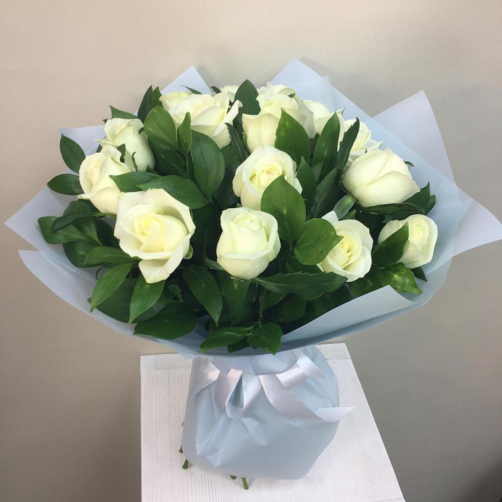 Букет 15 Белых роз Проуд в Гончарку