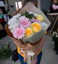 Букет цветов из:  Герберы, Розы и Хризантемы в Гончарку