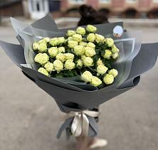 Букет Белые кустовые розы Солинеро в Гончарку