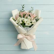 Букет цветов из:  Альстромерии в Гончарку
