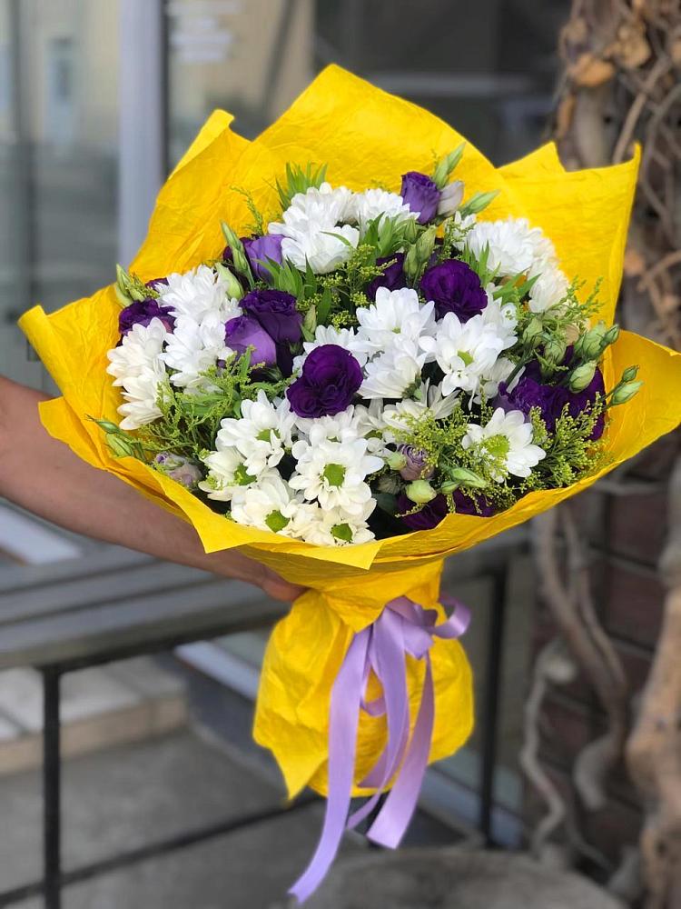 Букет цветов из: Ирисы, Хризантемы и Ромашки в Гончарку