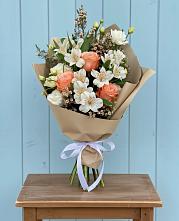 Букет цветов из:  Альстромерии, Лизиантусы, Розы и Хризантемы в Гончарку