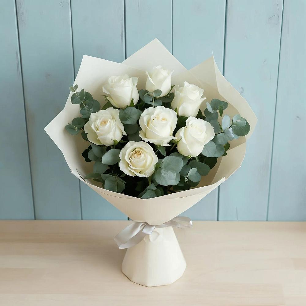Букет Белые розы в Эвкалипте в Гончарку