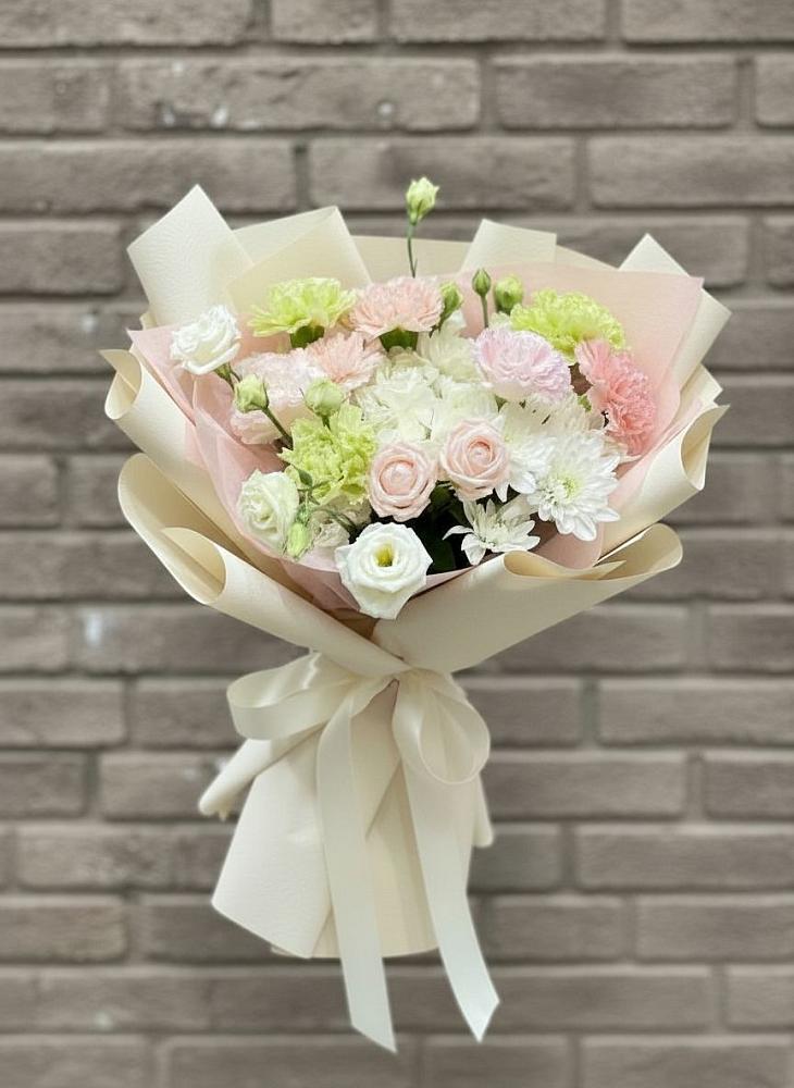 Букет цветов из: Гвоздики, Розы, Лизиантусы и Хризантемы в Гончарку