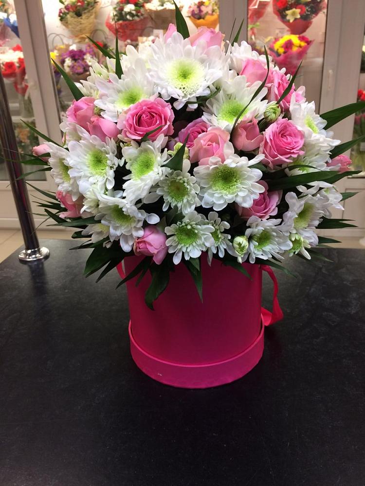 Цветочная композиция из Розы и Хризантемы в шляпной коробке в Гончарку