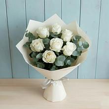 Букет Белые розы в Эвкалипте в Гончарку