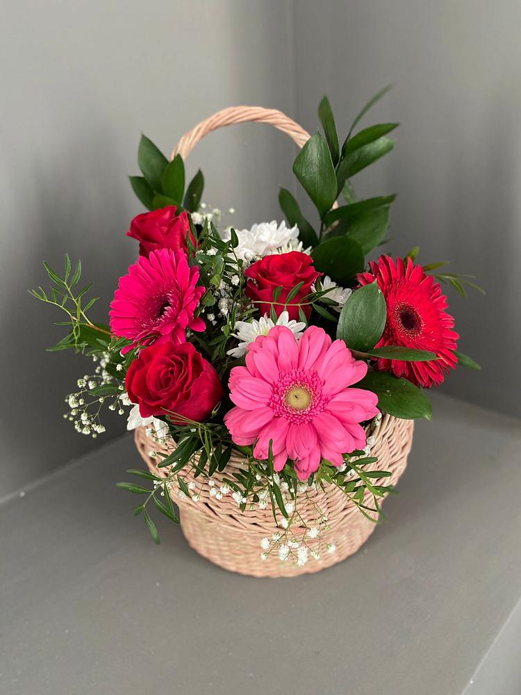 Цветочная композиция из Розы, Хризантемы и Герберы в корзине в Гончарку